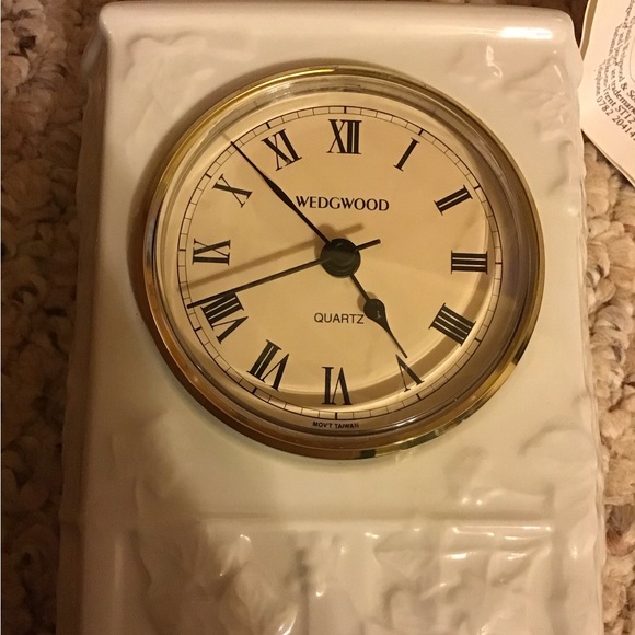 WEDGEWOOD VINTAGE 1996 FINE EARTHENWARE CLOCK EUC - Picture 3 of 4